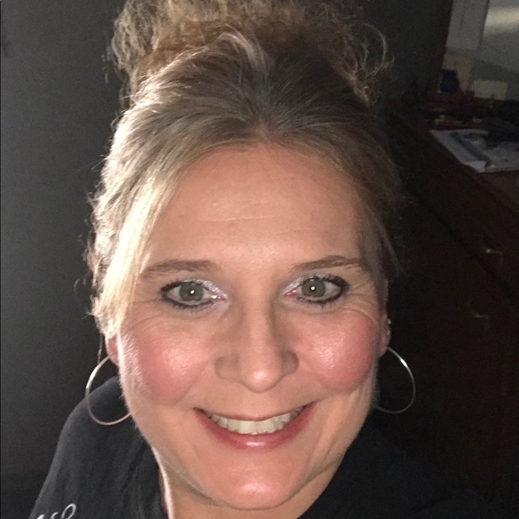 Meet your Posher, Angela - Picture 1 of 1